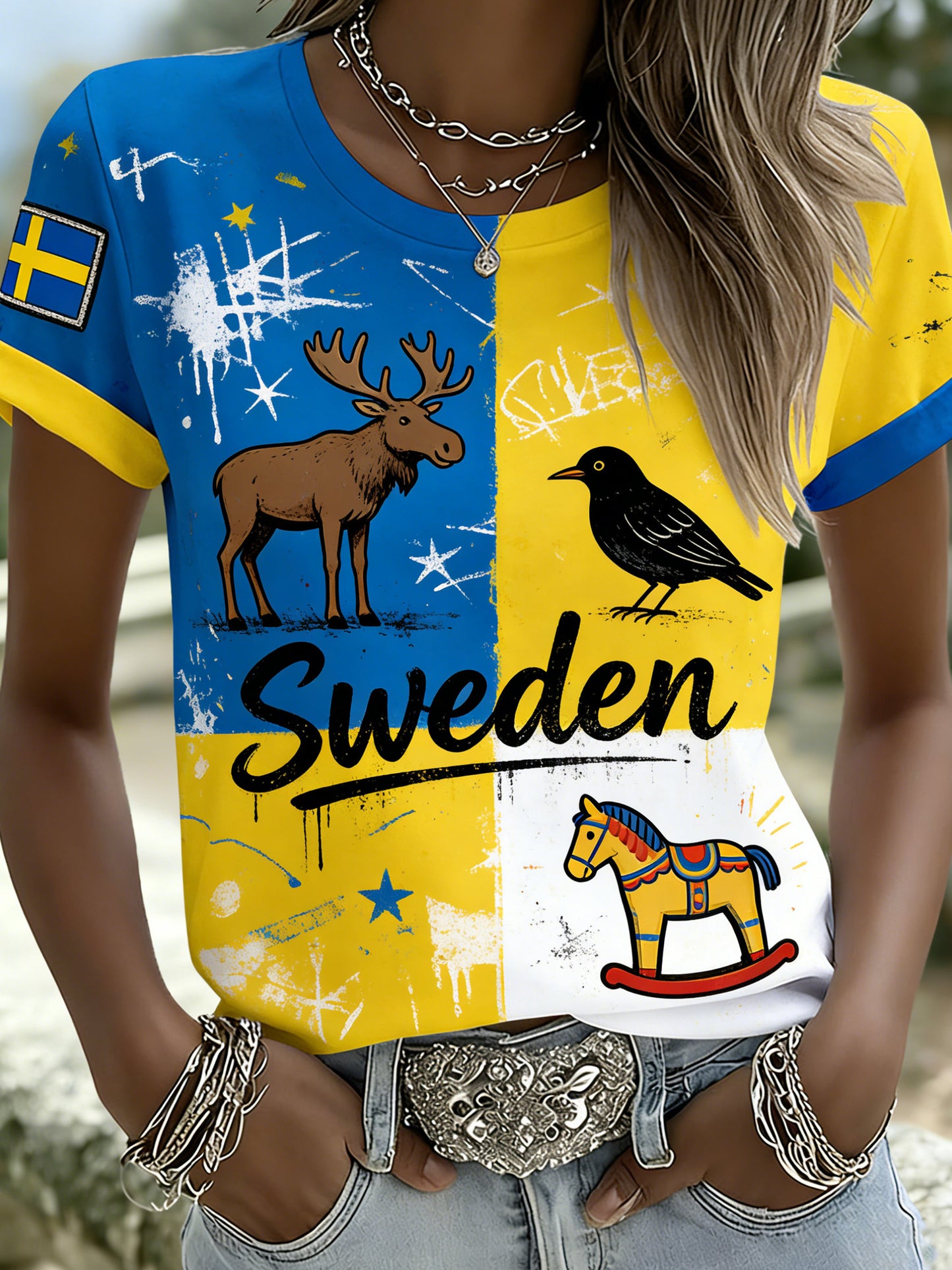 Dams T-shirt i svensk flagga med djurmönster och färgschema