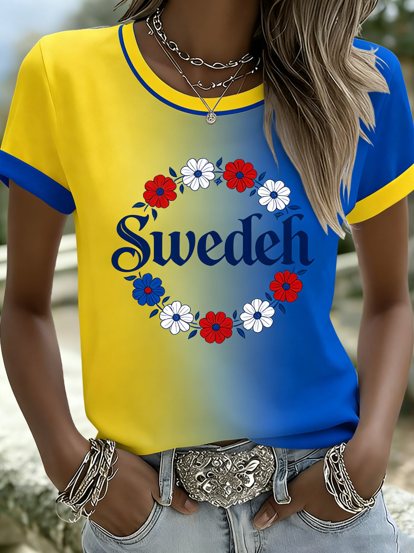 Kvinnors T-shirt med svensk flaggtemad konst Print
