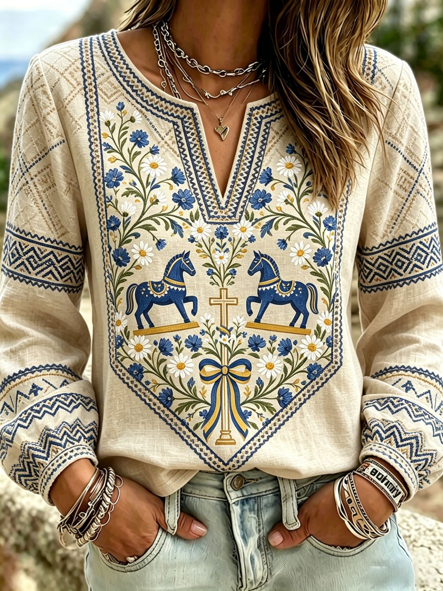 Dams retro svensk midsommarfolkloristisk blus i bomull-linntyg med blommönster