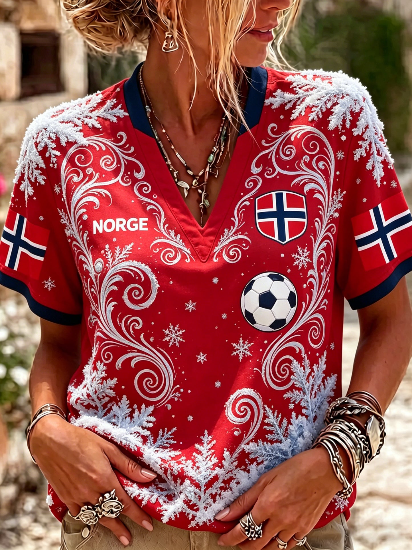 Kvinners norske fotballkamp-heiarart-print T-skjorte med V-utringning