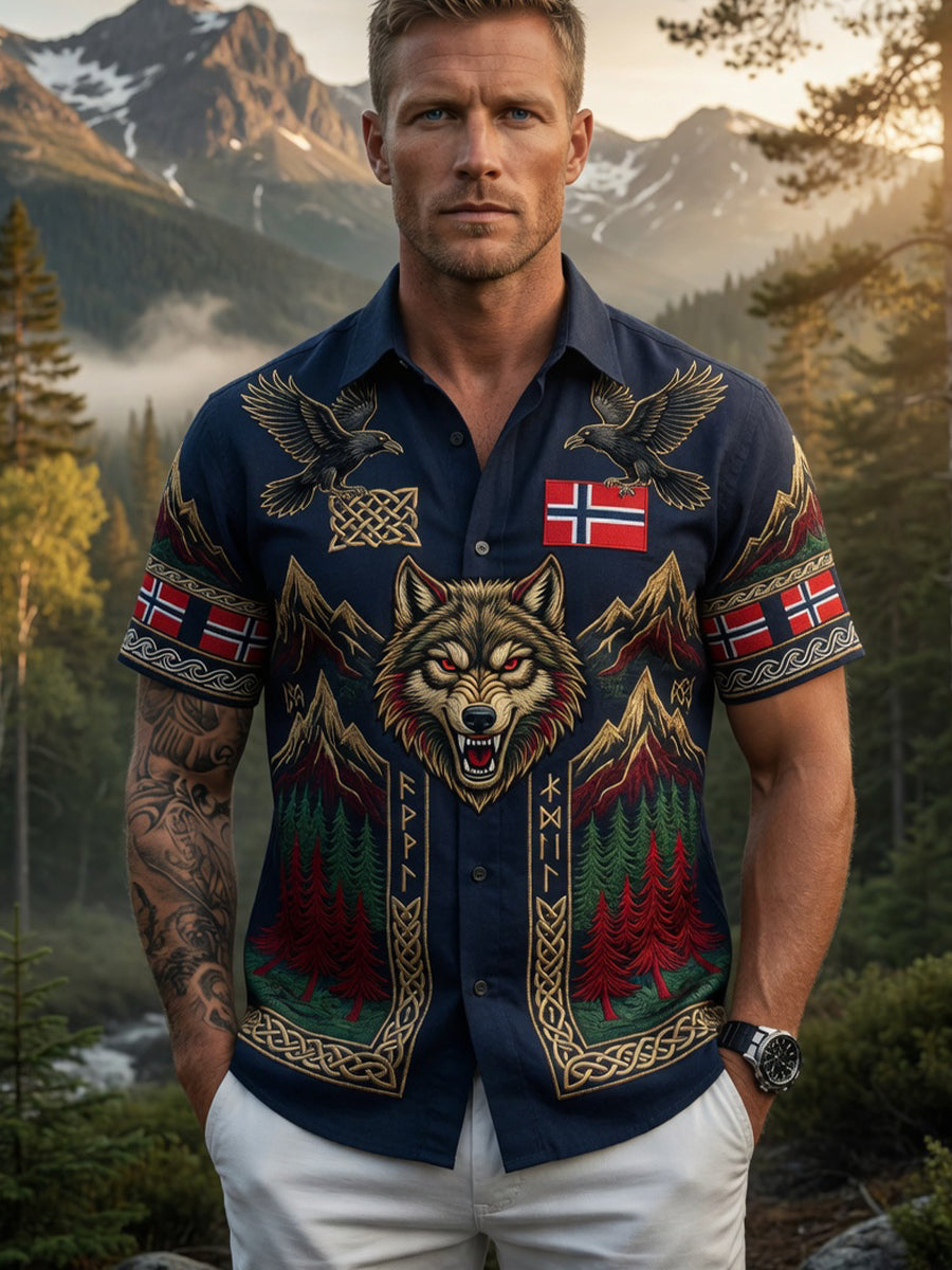 Gammel skandinavisk stil herreskjorte i bomull-lin med norsk kunsttrykk