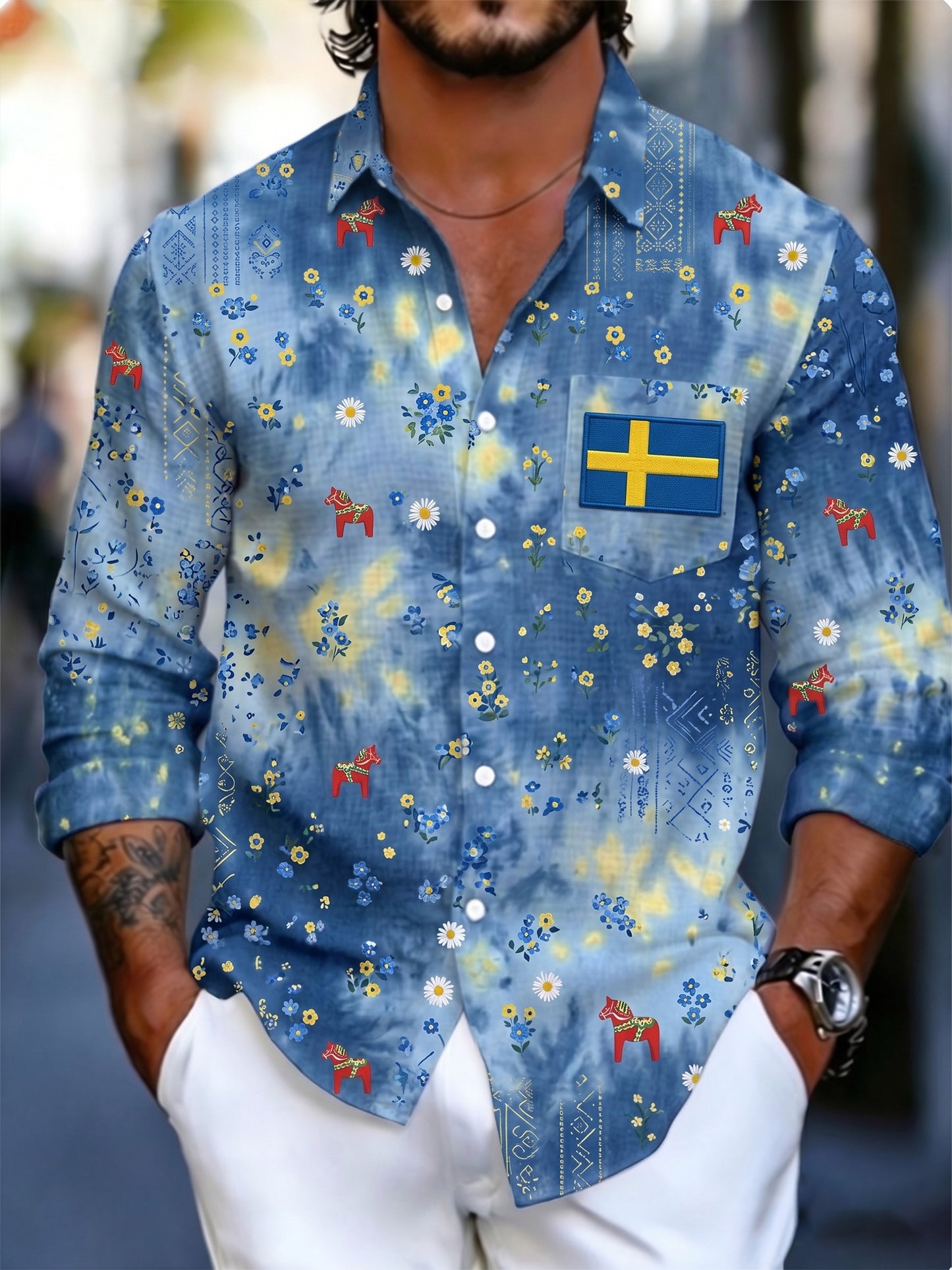 Herrtröja med långa ärmar och konstprint som hyllar den svenska midsommarfesten