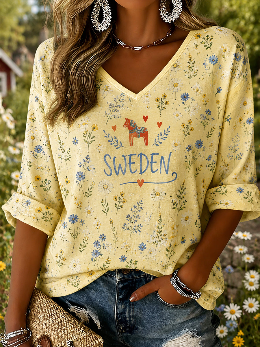 Dammens midsommartröja med blommönster och v-ringning