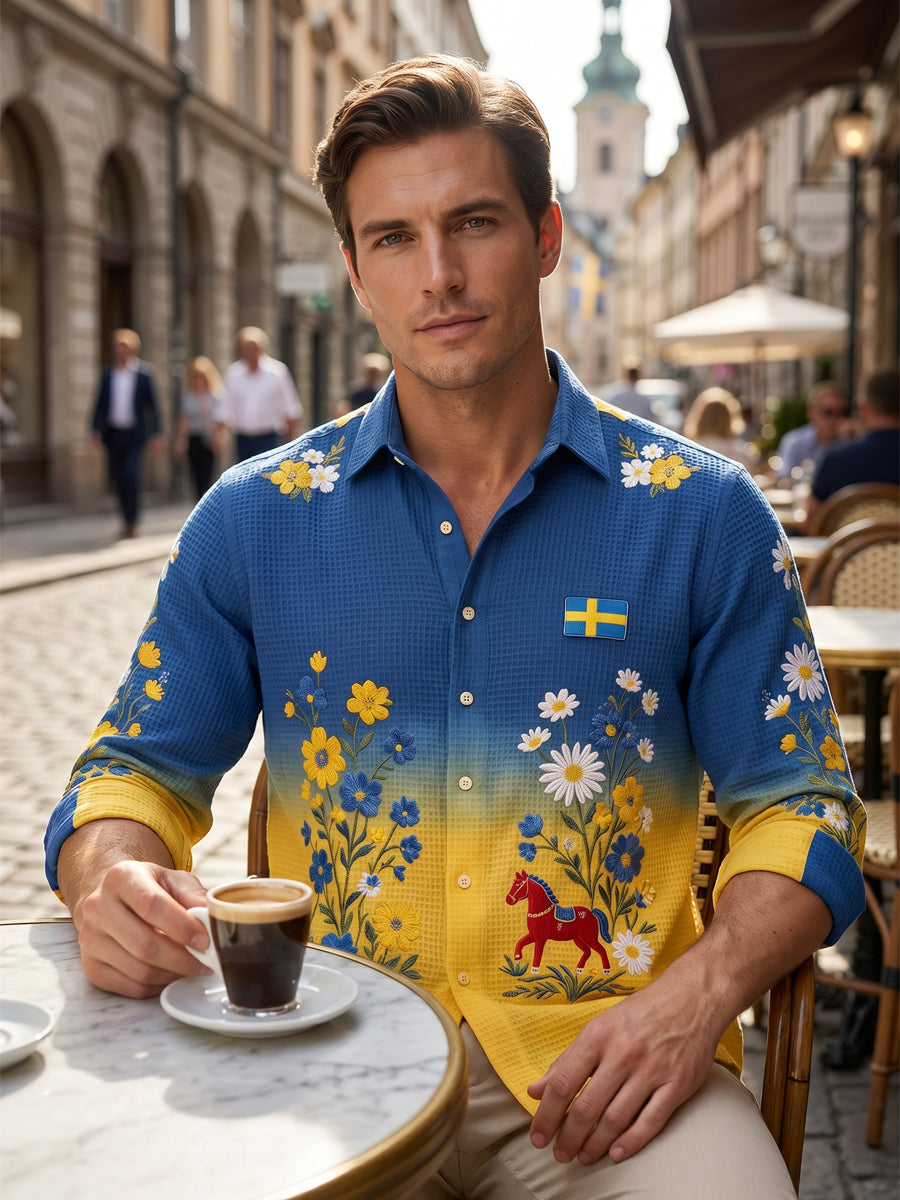 Herrskjorta i våffelstickat med långa ärmar och blommönster samt gunghästtryck