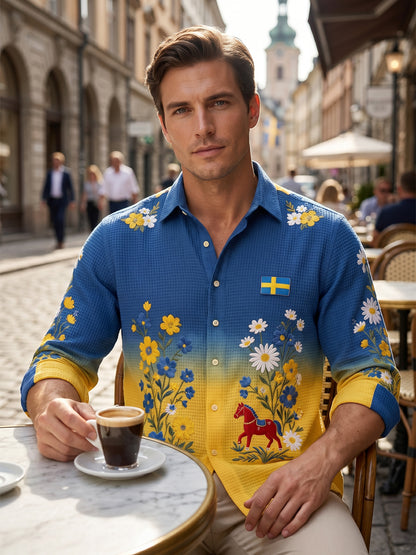 Herrskjorta i våffelstickat med långa ärmar och blommönster samt gunghästtryck