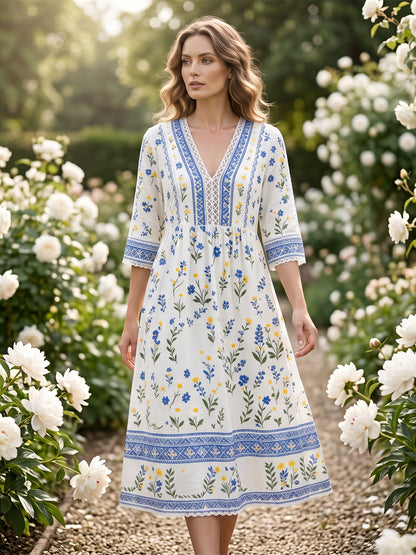 Damskjorta i midsommarstil med V-ringning och etniskt mönster