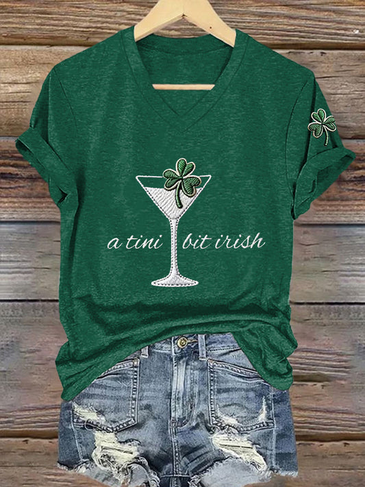 Kvinnors St Patrick's Day A Tini Bit Irish Shamrock Art Print V-hals Kort ärm T-shirt