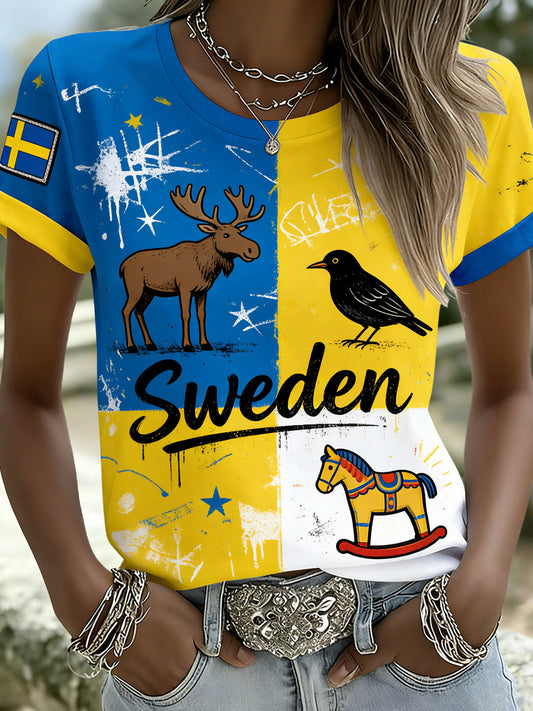 Dame T-skjorte i svensk flagg med dyremønster og fargeskjema