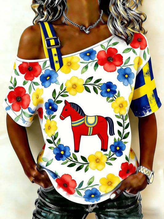 Dame T-skjorte med svensk kunsttrykk i lokal stil med dalahäster