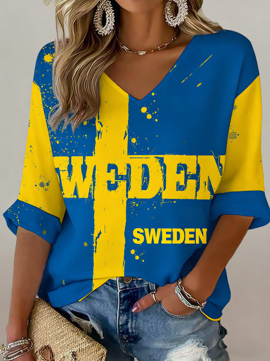 Damelinne Dalahästkunsttrykk T-skjorte med svenske flaggfarger