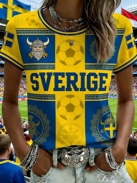 Støvet t-skjorte med fargeblokkert trykkdesign på temaet fotball for kvinner