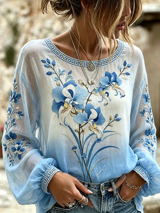 Dameskjorte i vintagestil i bomull og lin med broderte blomster og trykt lappeteknikk
