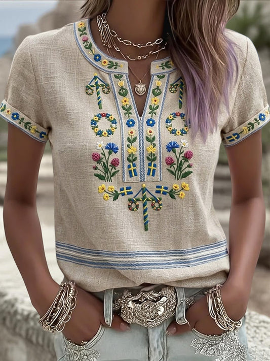Retro blomstrete t-skjorte med v-hals for damer til svensk midtsommer