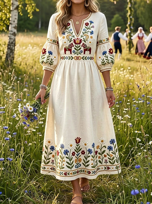 Kjole med vintage svensk sankthansblomsterkarusell-print til kvinner