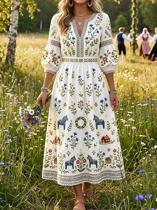 Kjole til dame i vintagestil fra Sverige med midtsommerblomstermønster og V-hals