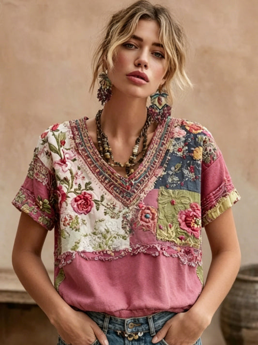 Dame bohemsk brodert patchwork-T-skjorte i linblanding med blomstermønster, V-hals og korte ermer