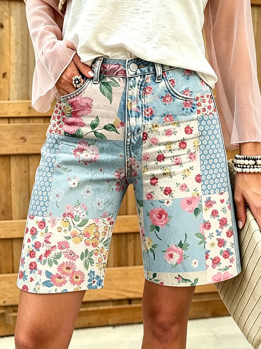 Damshorts i vintagestil med blommigt konsttryck och ledig stil