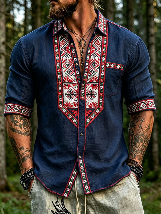 Herreskjorte i nordisk skandinavisk stil med blomstermotiv