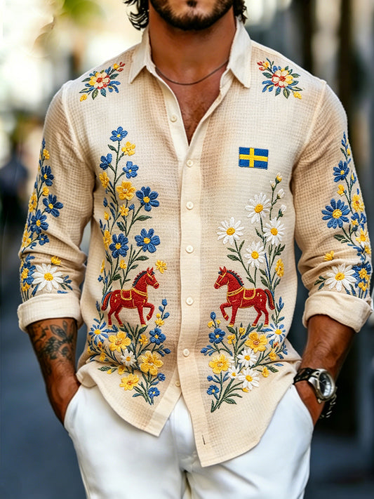 Herreskjorte i vaffelstrikk med lange ermer og blomstermønster samt gyngehesttrykk