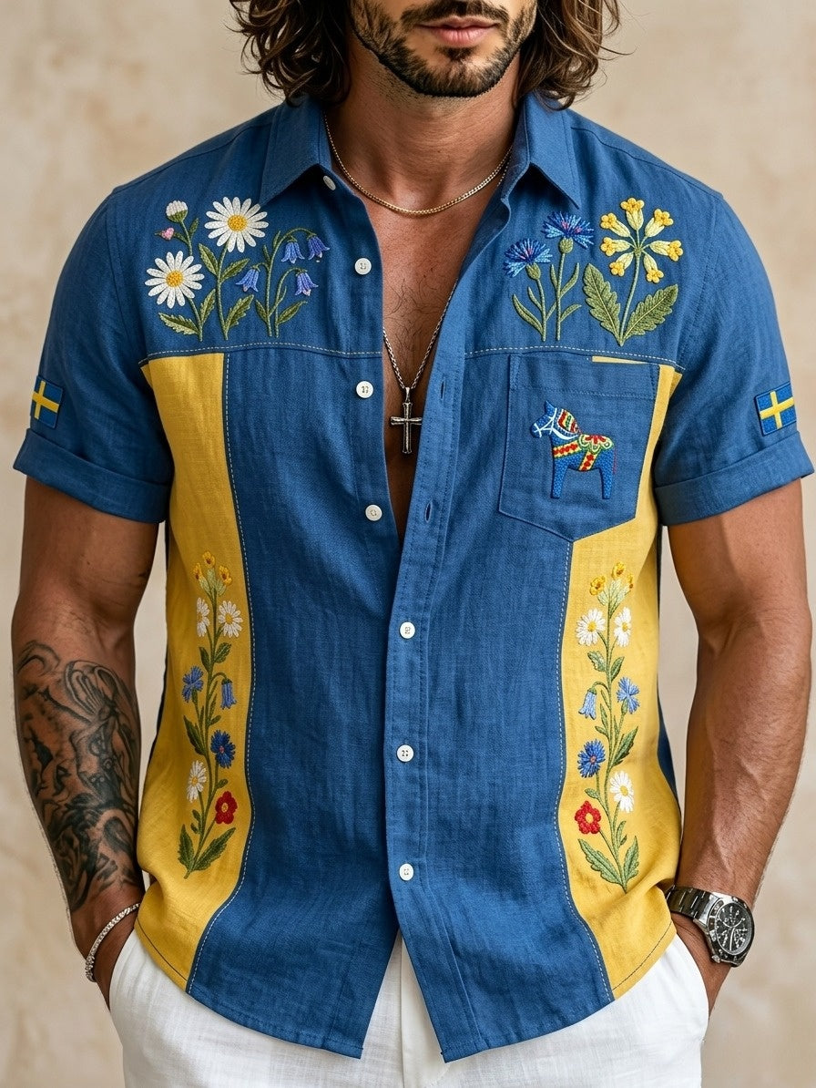 Herrretro svensk midsommarfolkaldrigblommig bomull-linne skjorta med korta ärmarna