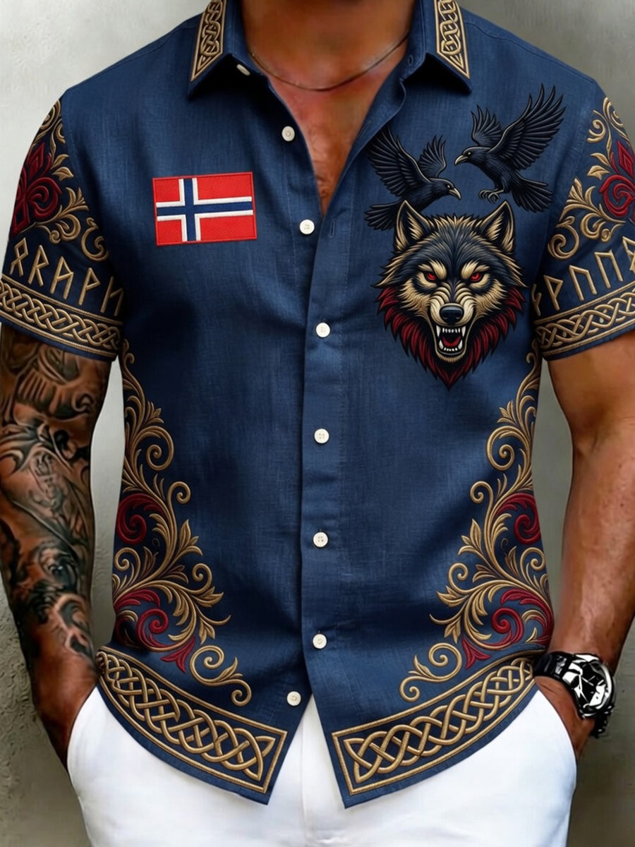 Gammel skandinavisk stil herreskjorte i bomull-lin med norsk kunsttrykk