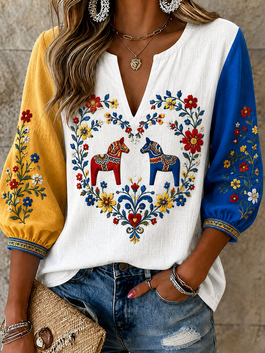 Vintage-topp for kvinner i svensk stil med broderte blomster, midsommerkunsttrykk og bomullslin