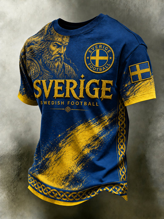 Retro svensk fotballandslagsflagg med emblem og t-skjorte i vikingstil med korte ermer