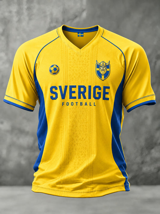 T-skjorte med fotballmotiv, V-hals og raglanermer til menn