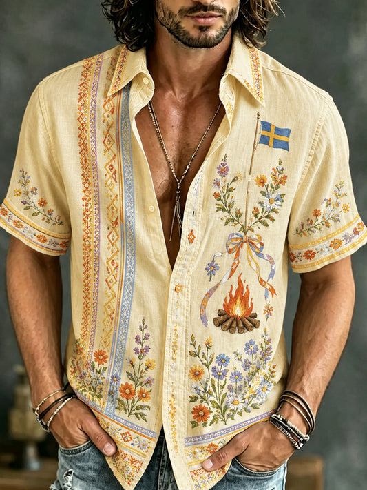 Herreskjorte med kunsttrykk til minne om midtsommer og nasjonaldagen i Sverige