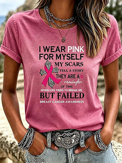 Kvinnlig t-shirt med tryckt budskap om bröstcancer och avslappnad stil