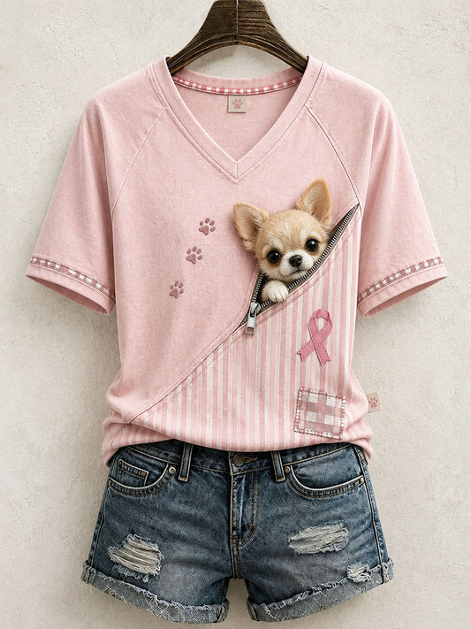 Kvinnlig söt t-shirt i patchwork med chihuahua-mönster och konstverk