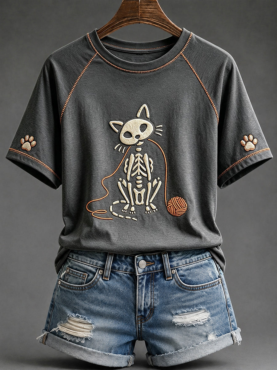 Dammens Halloween-t-shirt med dödskalle- och kattmönster, rund halsringning och korta ärmarna