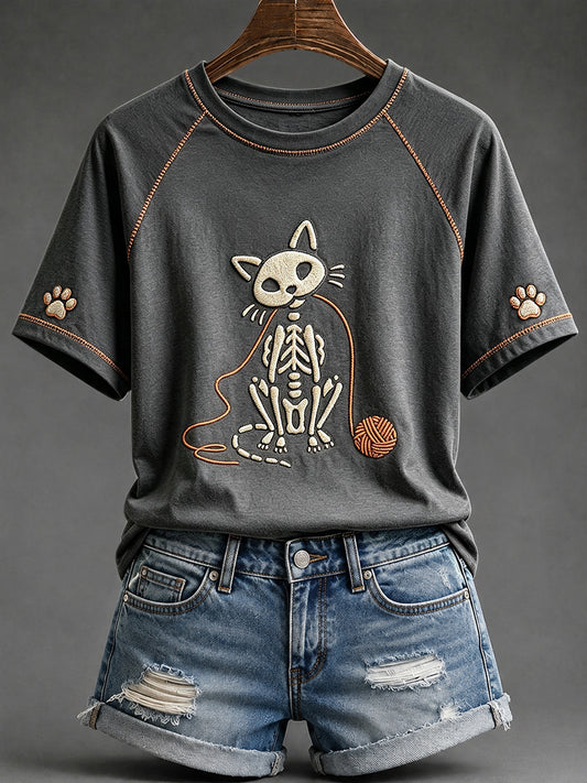 Dammens Halloween-t-shirt med dödskalle- och kattmönster, rund halsringning och korta ärmarna