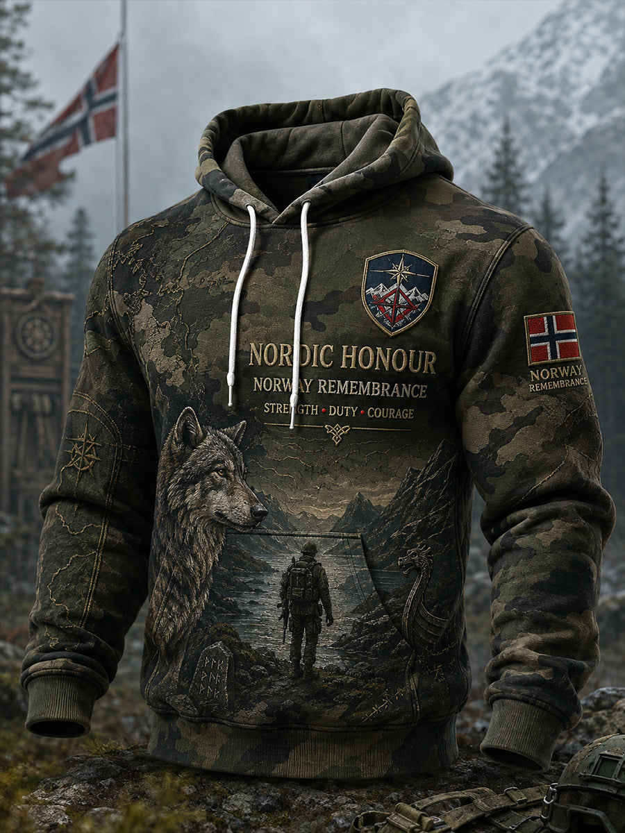 Herretrøye med lange ermer og hette, med militært inspirert grafisk trykk